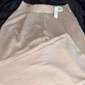 Chic Wide Leg Pants in Light Beige